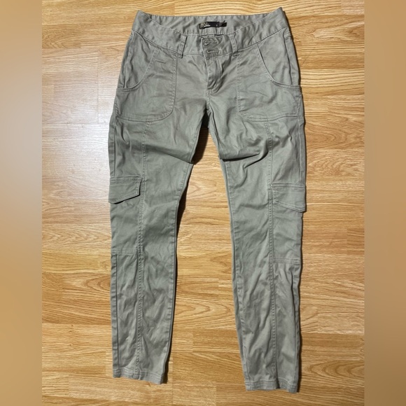 PRANA- organic cotton cargo hikers - Picture 2 of 5